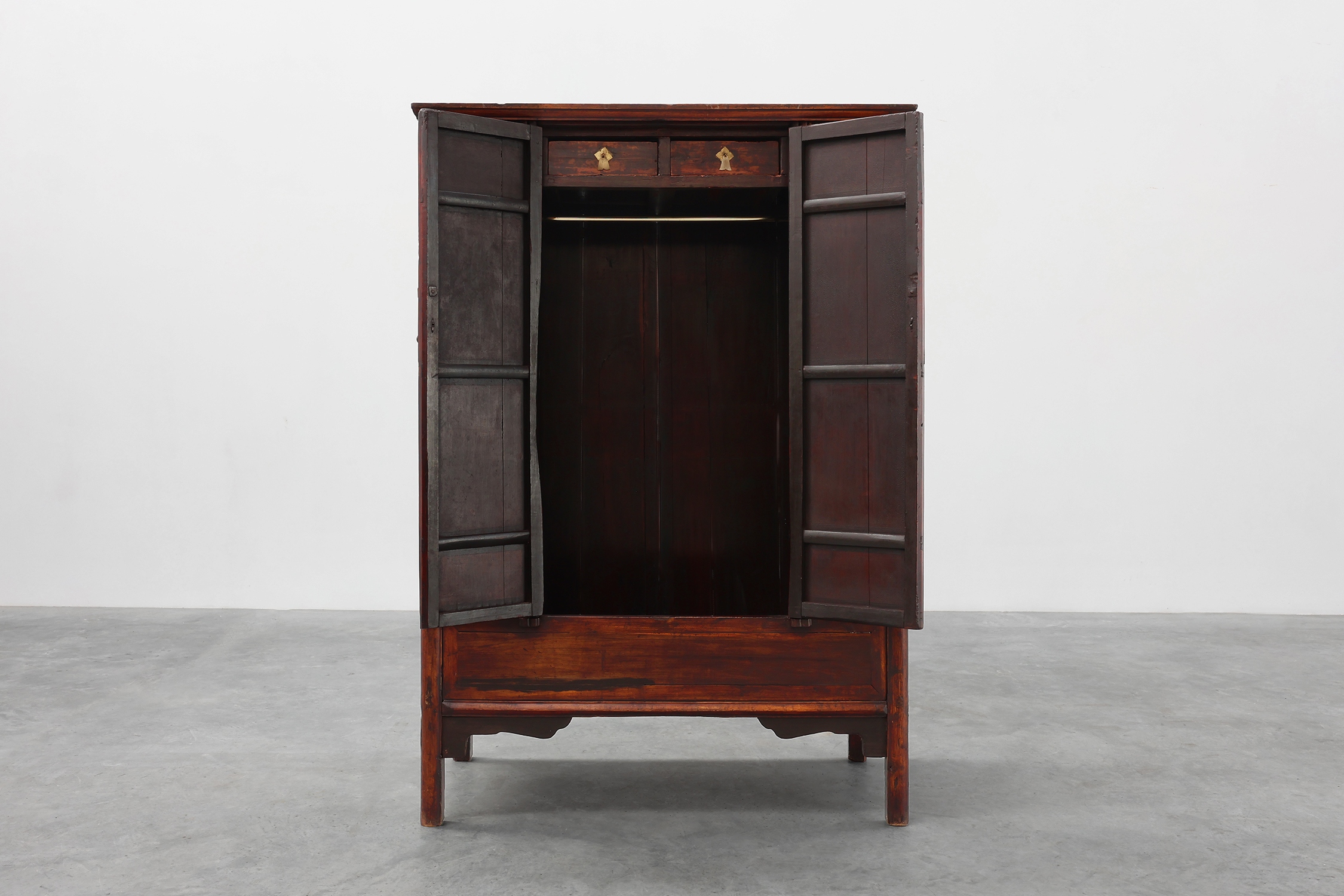 Large wooden Chinese 19th Century Qing Dynasty Wedding or Tapering Cabinet thumbnail